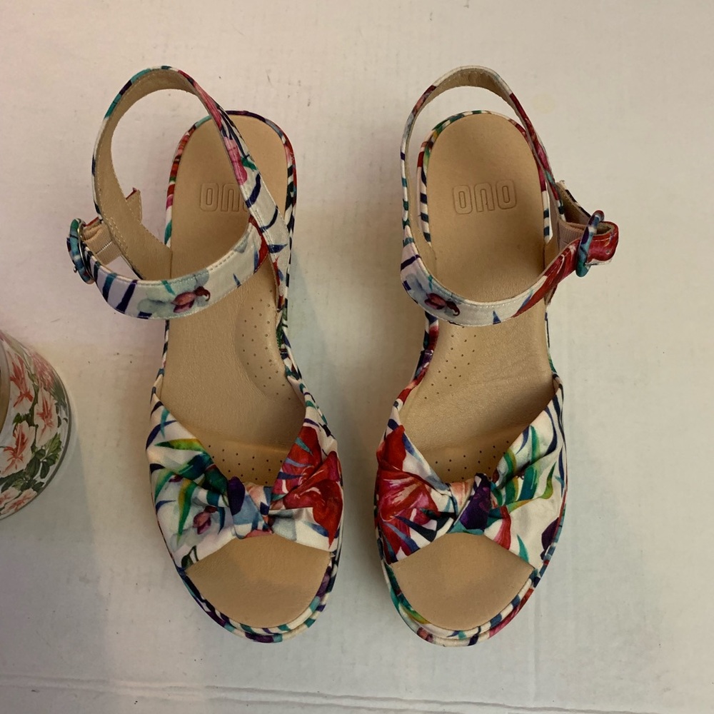 ONO Wedge Sandals